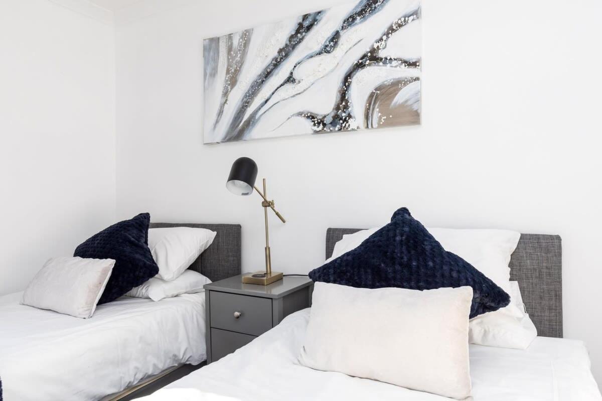 19A The Broadwalk - Cozy 1Br In The Heart Of Crawley Near Gatwick Airport Great For Contractors And Flight Crew Students别墅 外观 照片