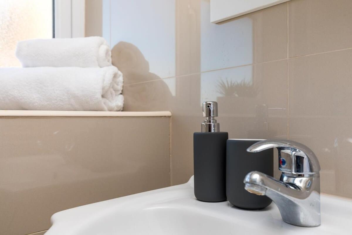 19A The Broadwalk - Cozy 1Br In The Heart Of Crawley Near Gatwick Airport Great For Contractors And Flight Crew Students别墅 外观 照片