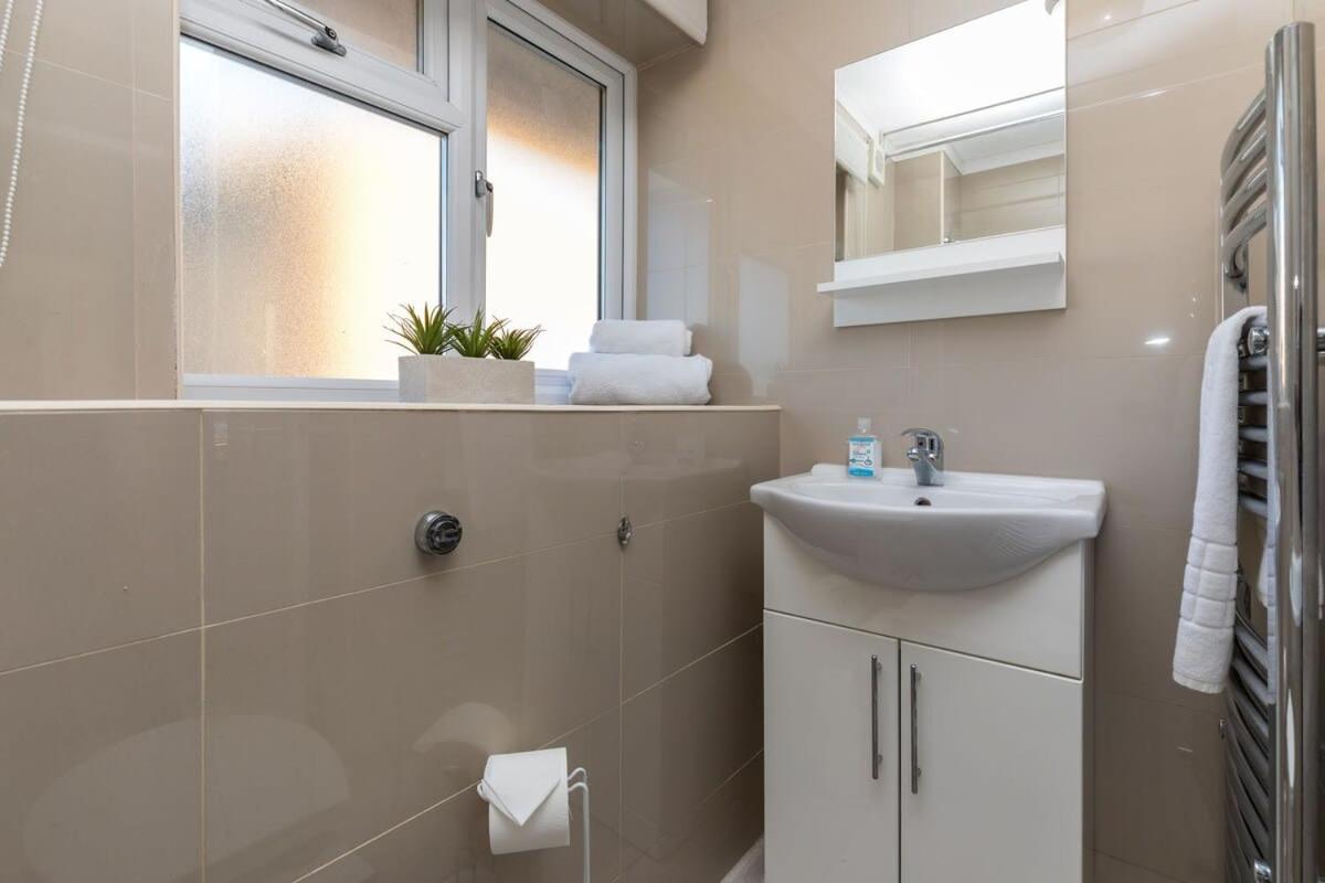 19A The Broadwalk - Cozy 1Br In The Heart Of Crawley Near Gatwick Airport Great For Contractors And Flight Crew Students别墅 外观 照片