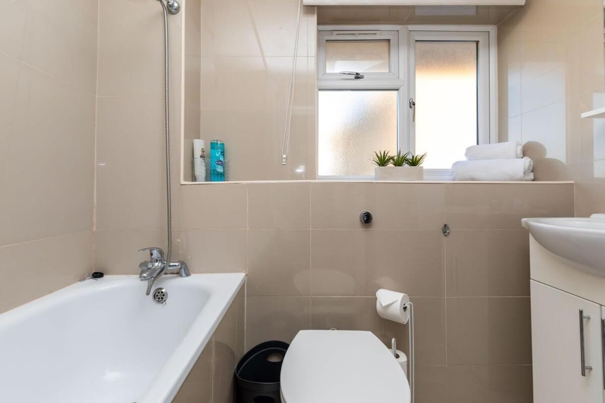 19A The Broadwalk - Cozy 1Br In The Heart Of Crawley Near Gatwick Airport Great For Contractors And Flight Crew Students别墅 外观 照片