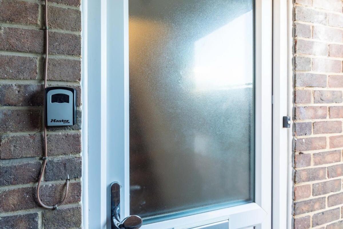 19A The Broadwalk - Cozy 1Br In The Heart Of Crawley Near Gatwick Airport Great For Contractors And Flight Crew Students别墅 外观 照片