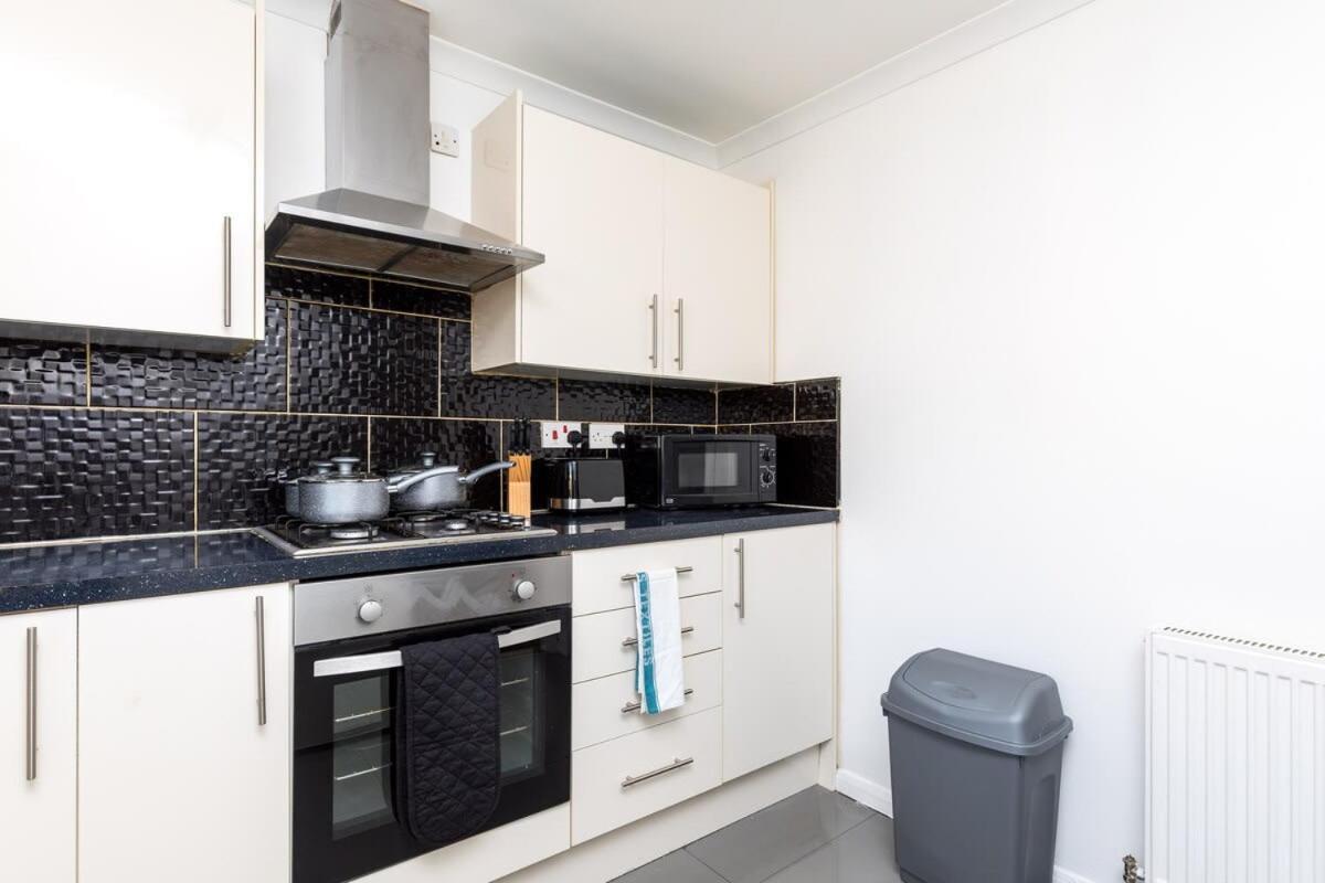 19A The Broadwalk - Cozy 1Br In The Heart Of Crawley Near Gatwick Airport Great For Contractors And Flight Crew Students别墅 外观 照片