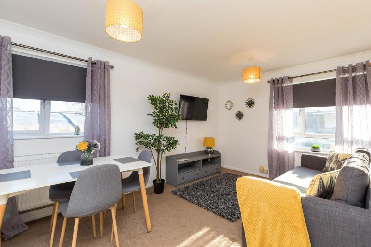 19A The Broadwalk - Cozy 1Br In The Heart Of Crawley Near Gatwick Airport Great For Contractors And Flight Crew Students别墅 外观 照片