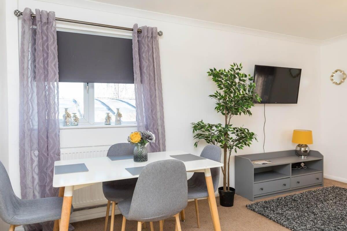 19A The Broadwalk - Cozy 1Br In The Heart Of Crawley Near Gatwick Airport Great For Contractors And Flight Crew Students别墅 外观 照片