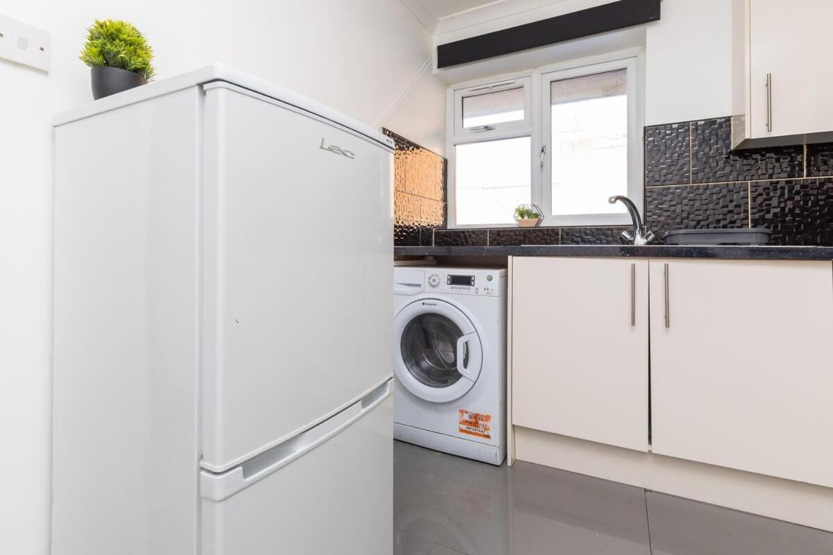 19A The Broadwalk - Cozy 1Br In The Heart Of Crawley Near Gatwick Airport Great For Contractors And Flight Crew Students别墅 外观 照片