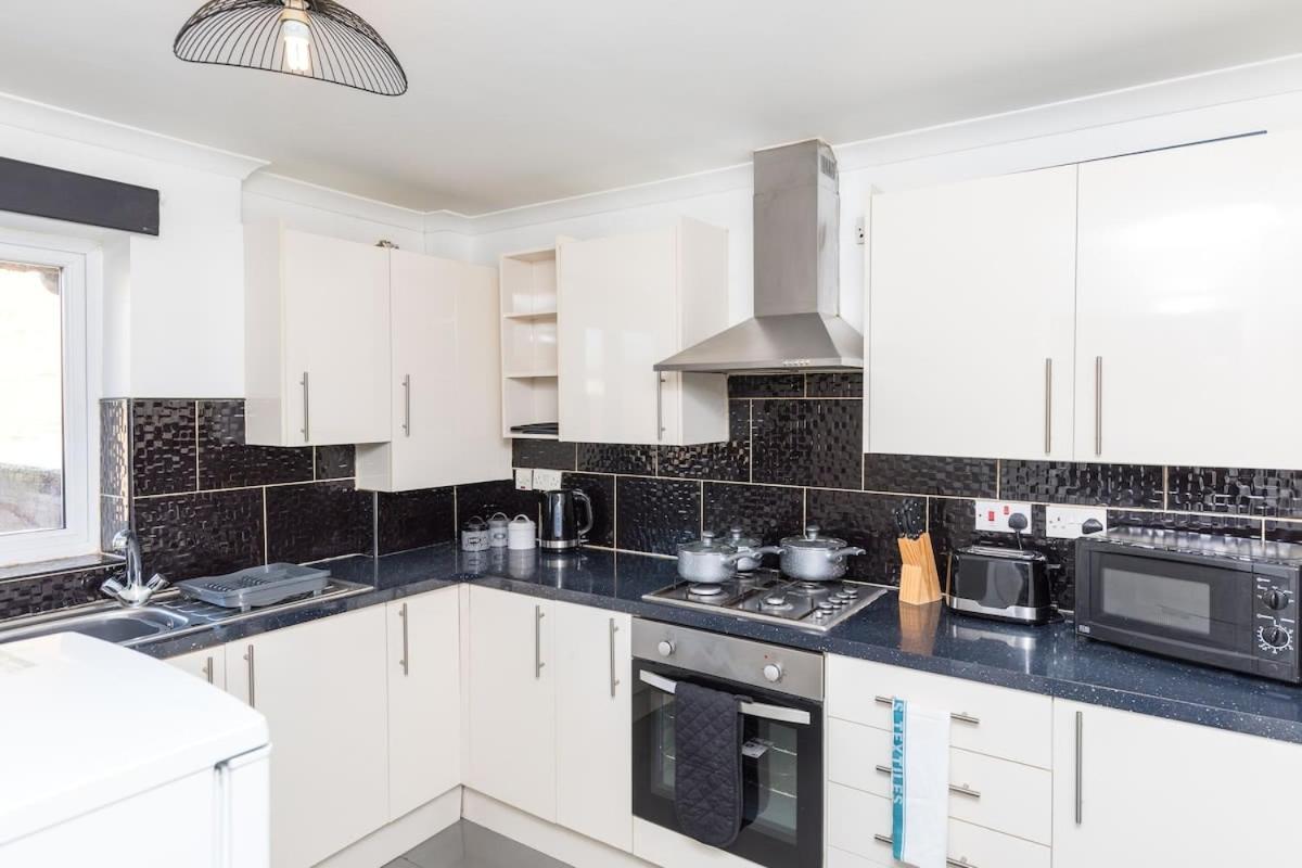 19A The Broadwalk - Cozy 1Br In The Heart Of Crawley Near Gatwick Airport Great For Contractors And Flight Crew Students别墅 外观 照片
