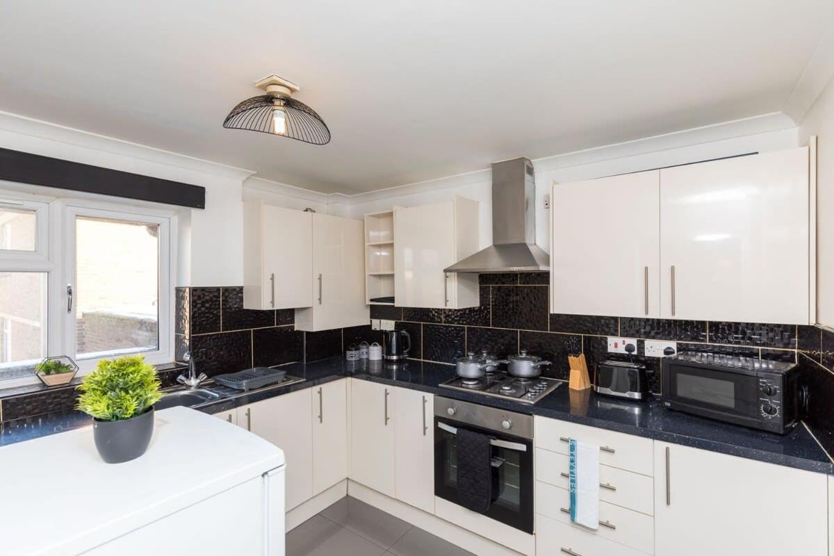 19A The Broadwalk - Cozy 1Br In The Heart Of Crawley Near Gatwick Airport Great For Contractors And Flight Crew Students别墅 外观 照片