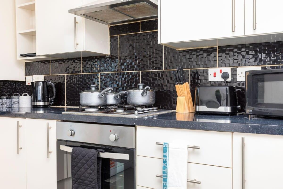 19A The Broadwalk - Cozy 1Br In The Heart Of Crawley Near Gatwick Airport Great For Contractors And Flight Crew Students别墅 外观 照片